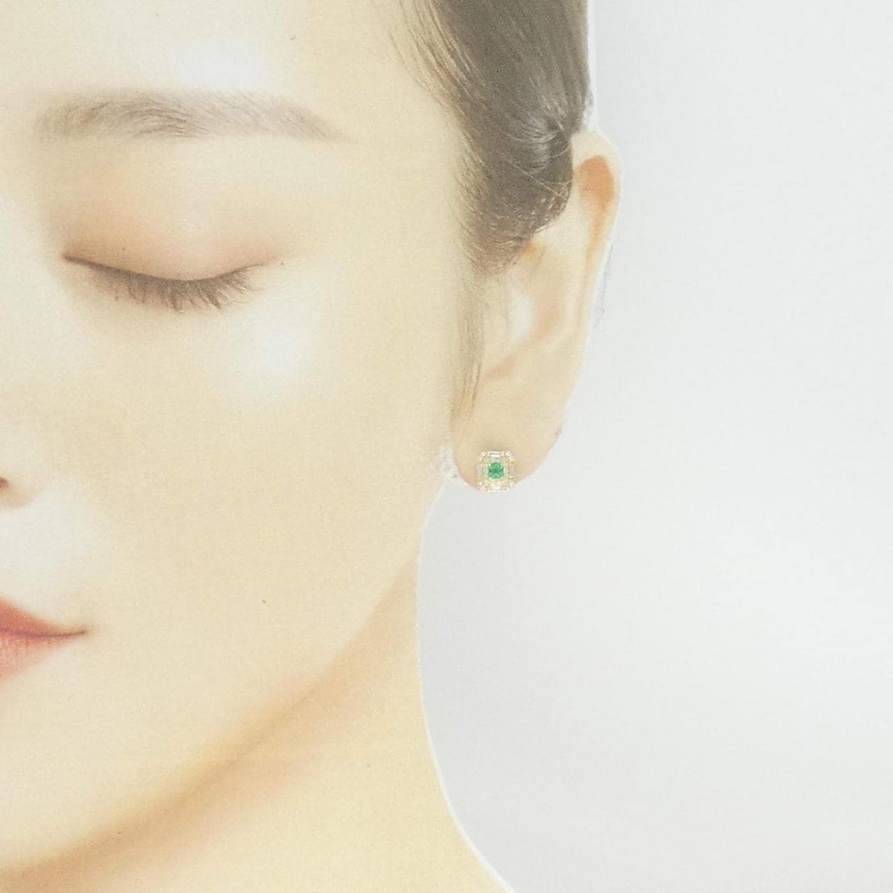 [BRAND NEW] K18YG Emerald Earrings 0.24CT