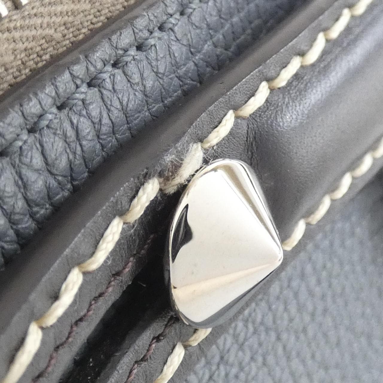 フェンディ バイ ザ ウェイ 8BL124 A41U バッグ