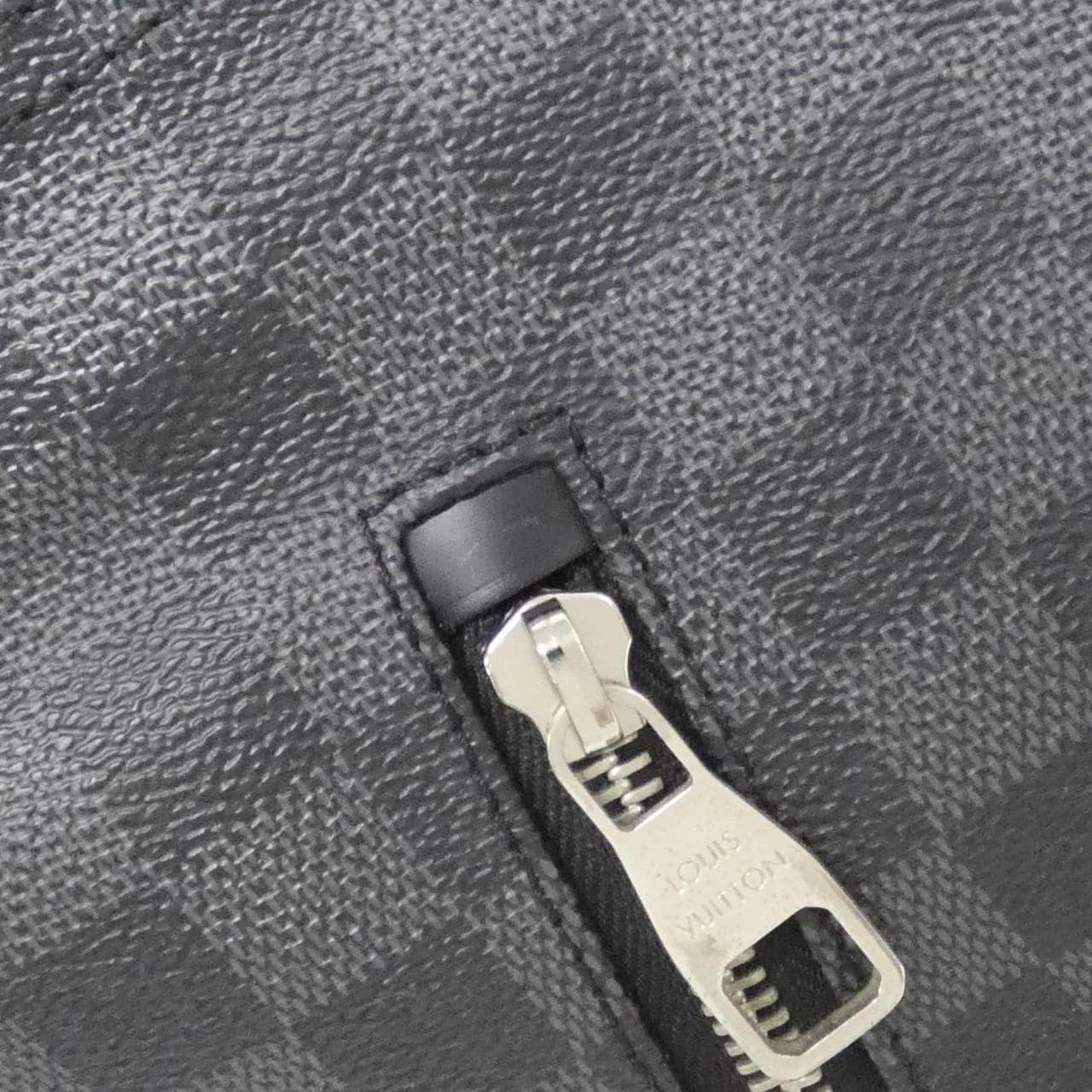 LOUIS VUITTON Damier 石墨色 Mick MM N41106 单肩包
