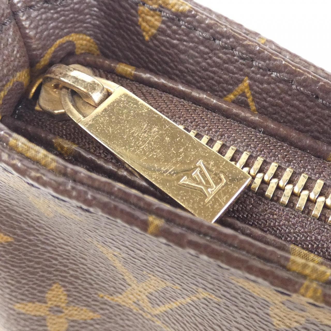 LOUIS VUITTON Monogram Loop 中 M51146 單肩包