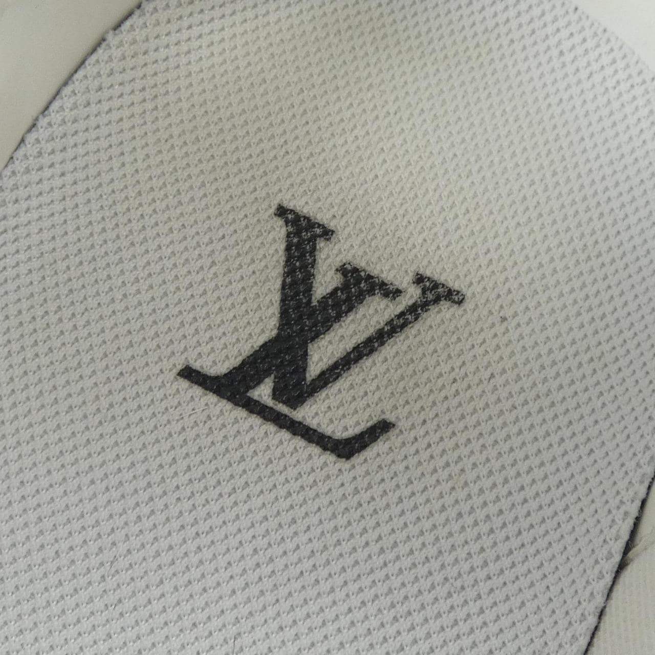 ルイヴィトン LOUIS VUITTON LVトレイナー　スタッズ スニーカー