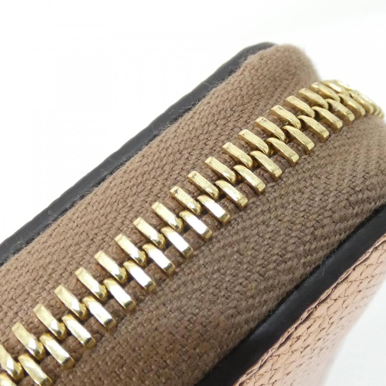 グッチ GG MARMONT 456117 EYZAG 財布