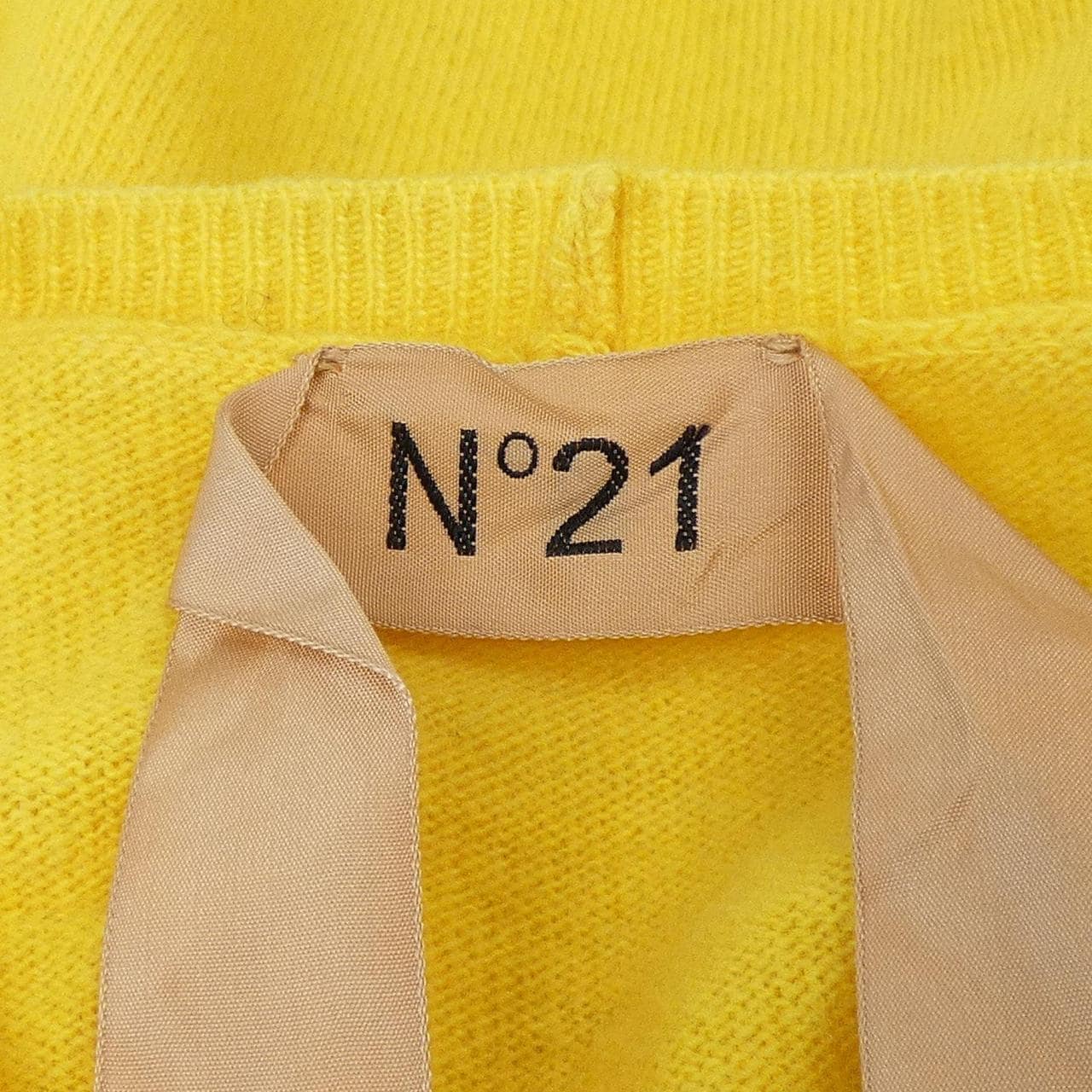 ヌメロヴェントゥーノ N°21 ニット