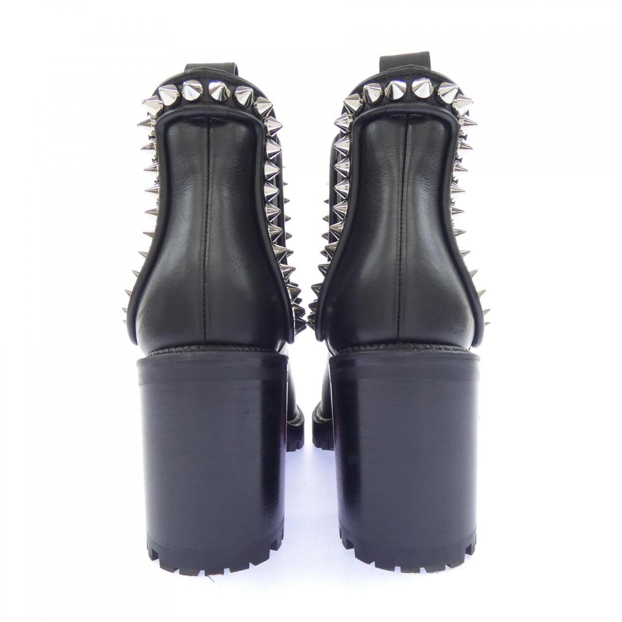 クリスチャンルブタン CHRISTIAN LOUBOUTIN CAPAHUTTA ブーツ