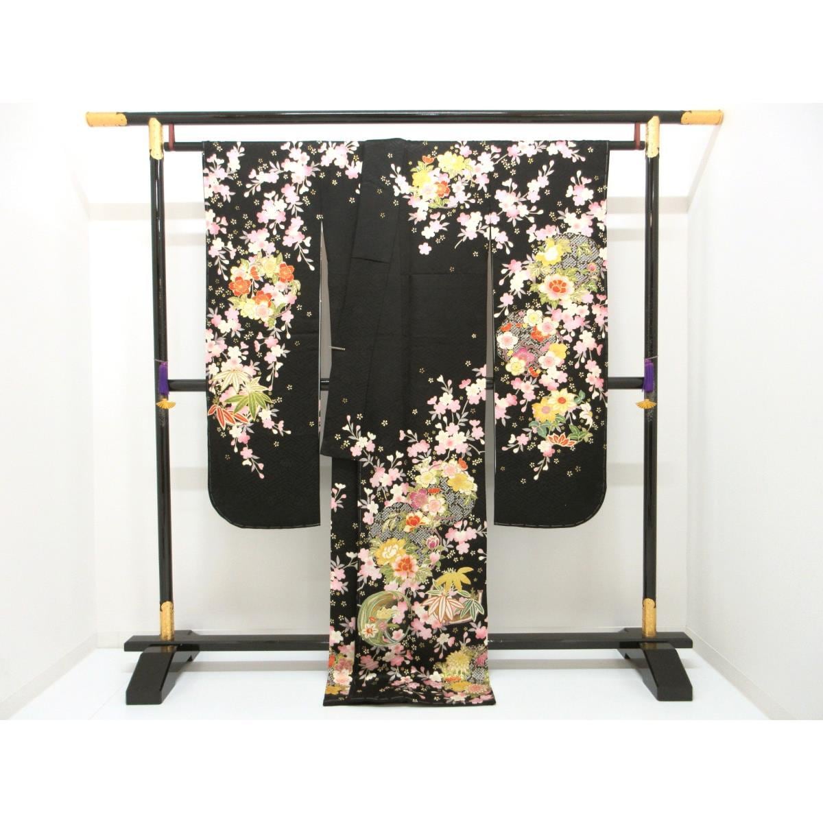 【未使用品】振袖　友禅金彩加工　刺繍入り
