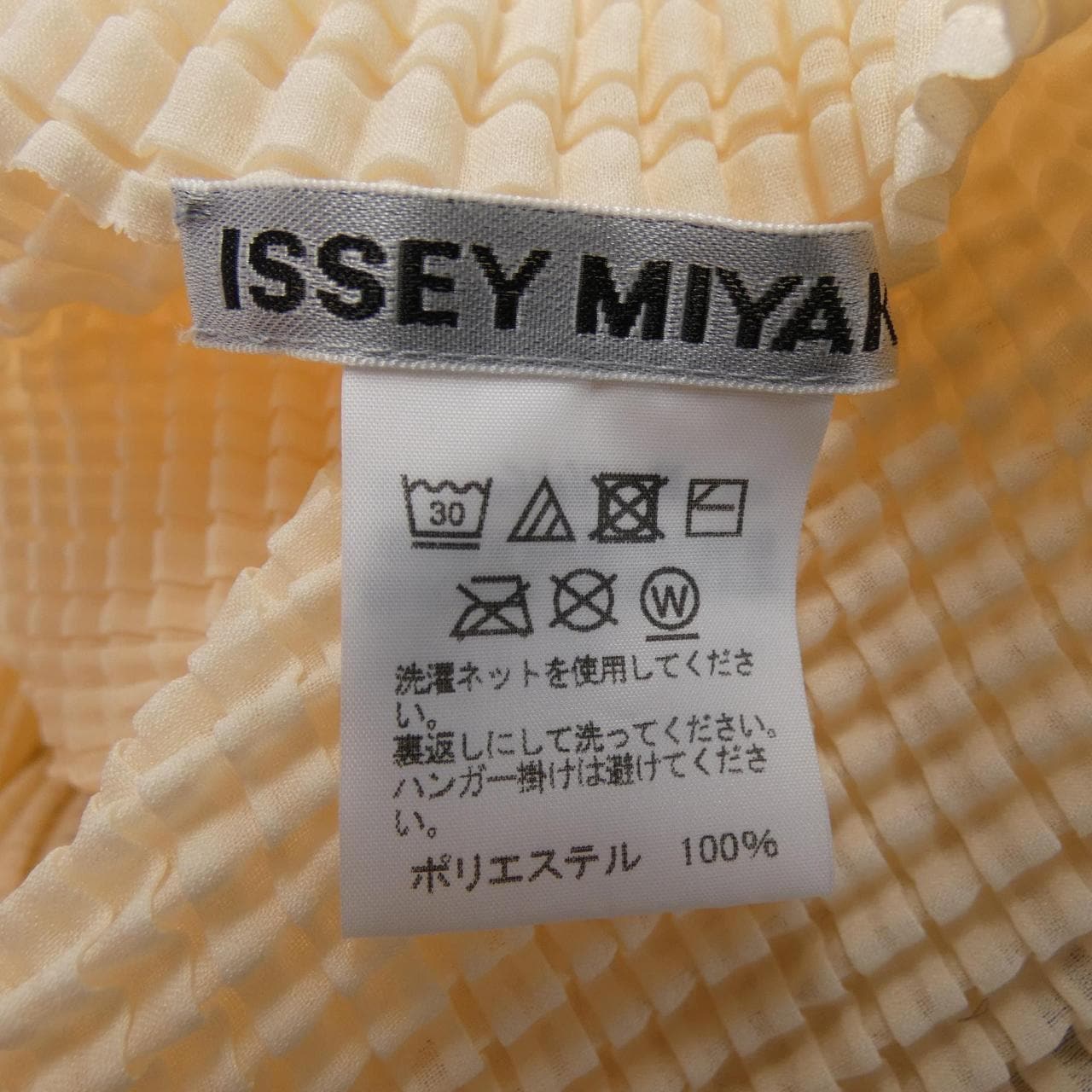 イッセイミヤケ ISSEY MIYAKE IM02FJ408 トップス