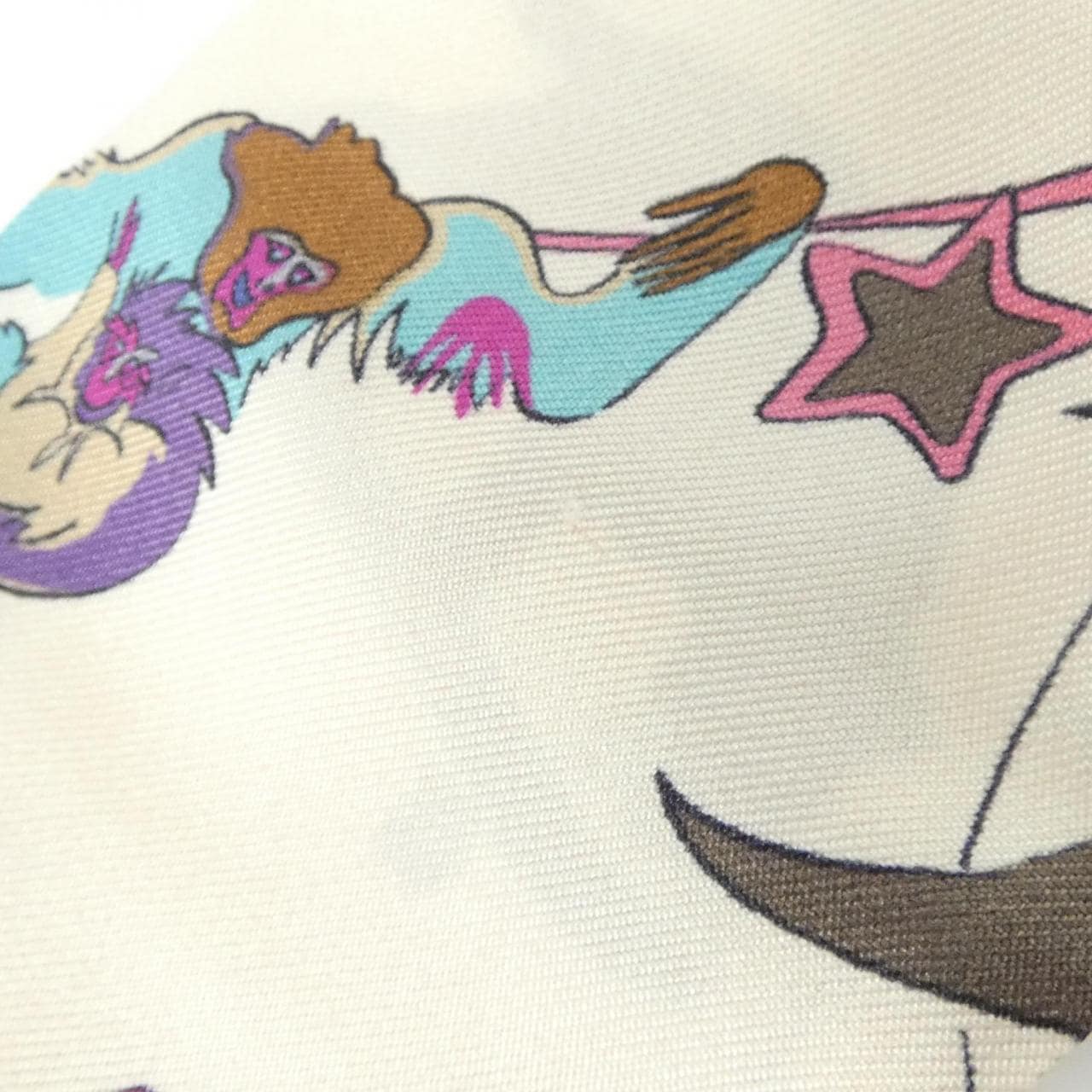 サルヴァトーレフェラガモ スカーフ