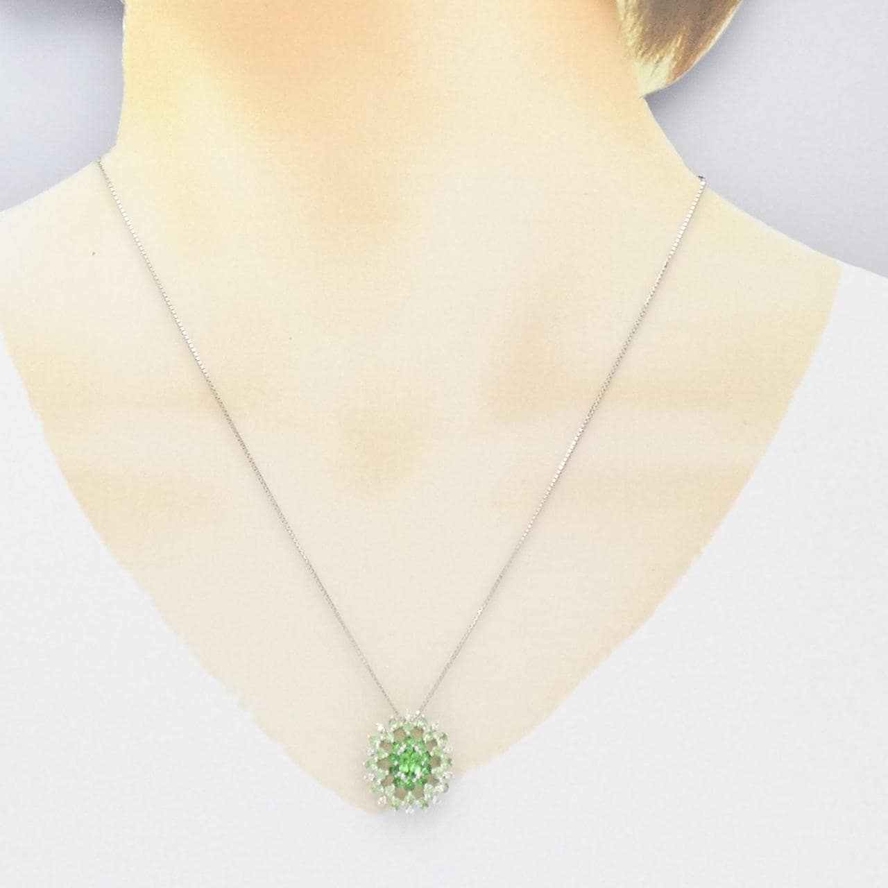 K18WG Green Garnet Necklace 1.77CT