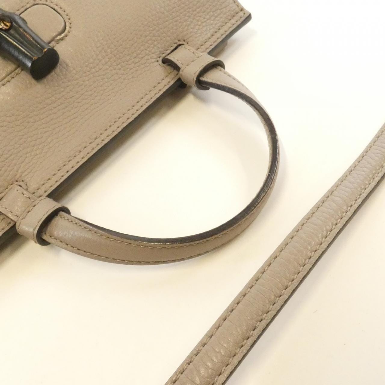 グッチ 370831 A7M0N バッグ