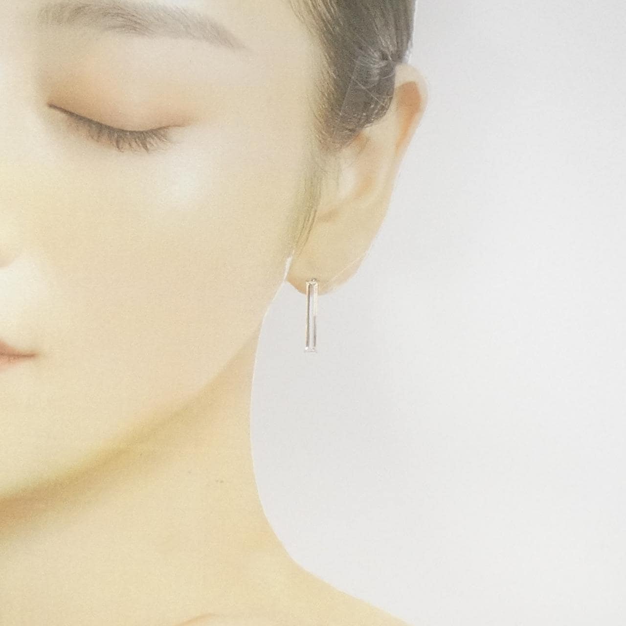 K10YG Quartz earrings