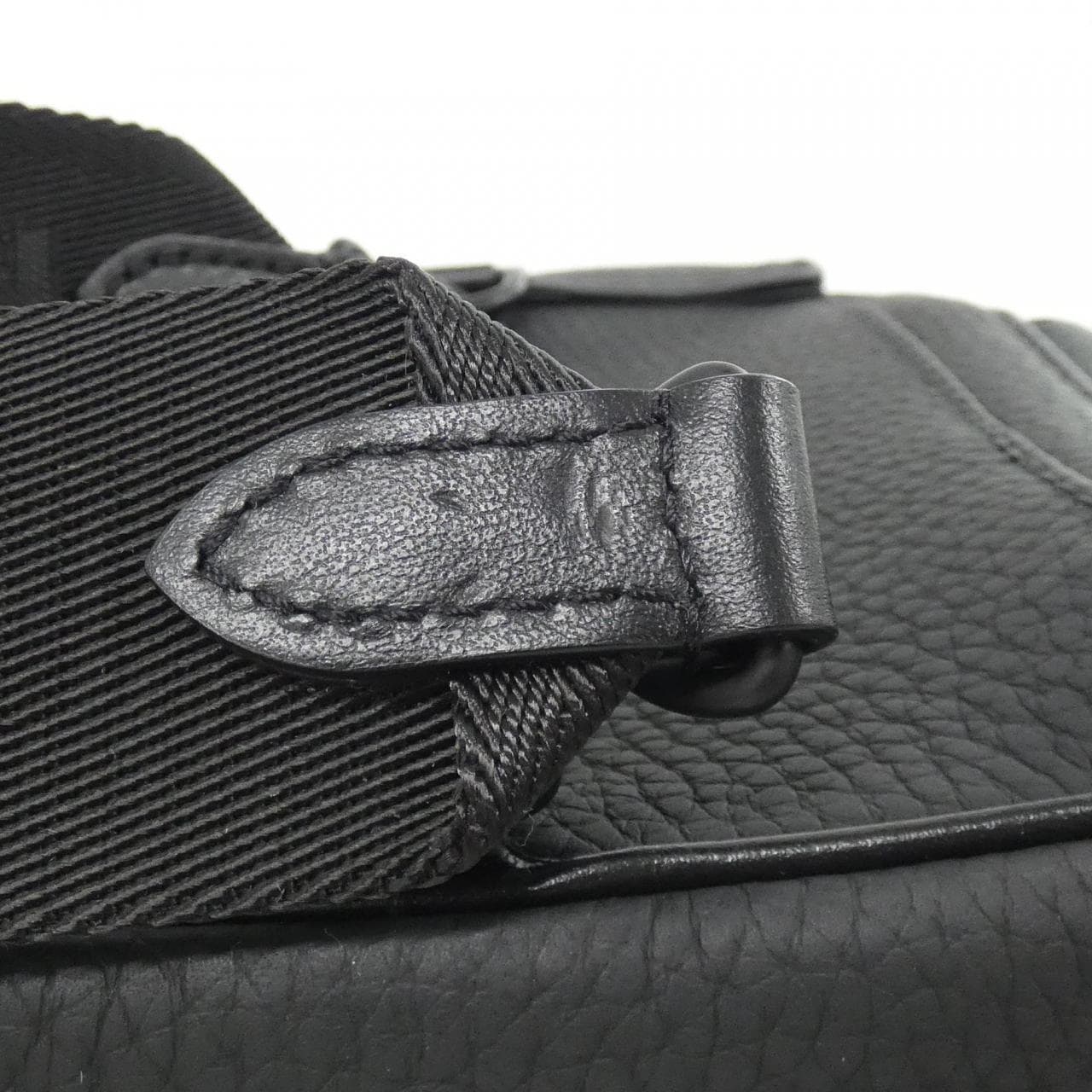 LOUIS VUITTON Taurillon Christopher XS M58495 单肩包