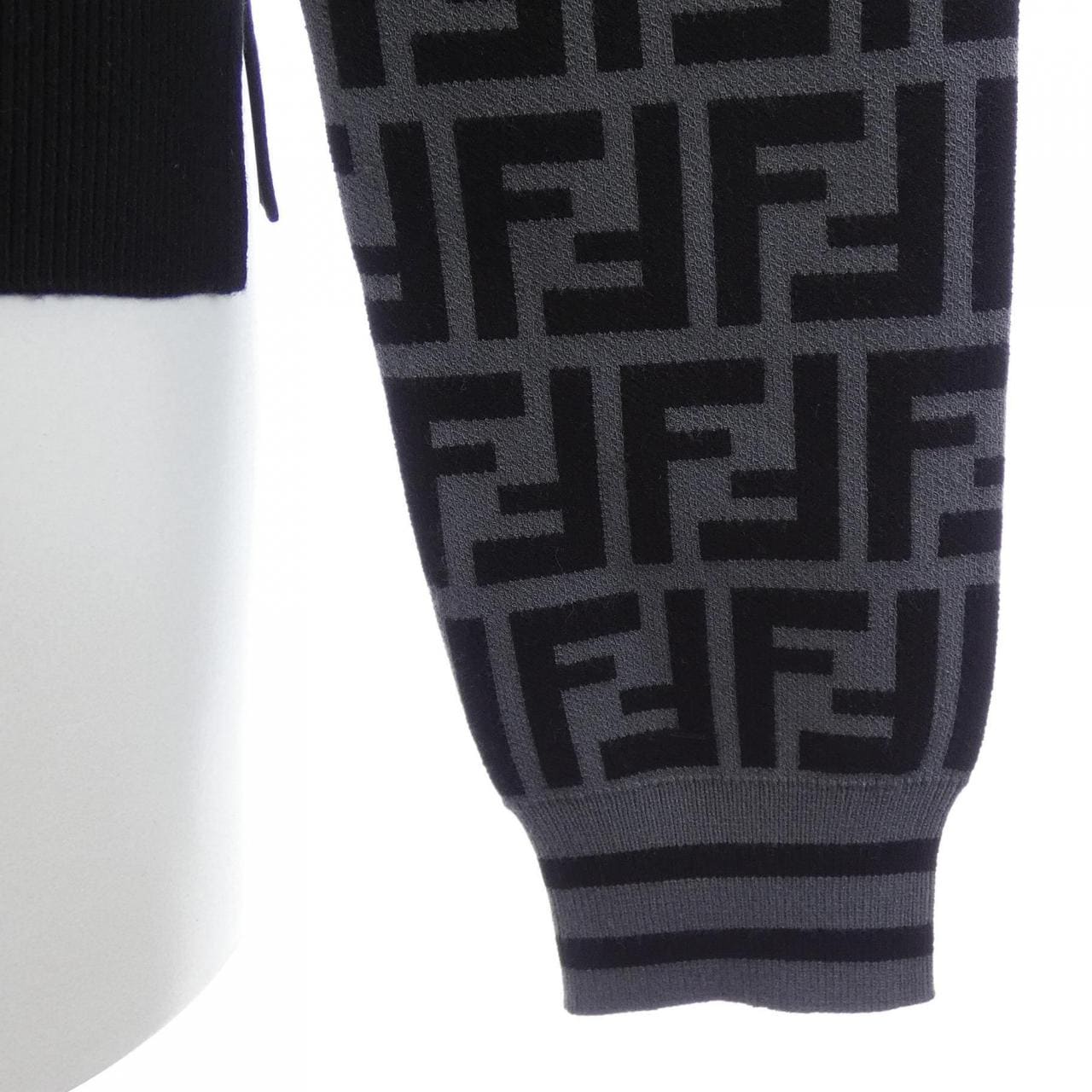 フェンディ FENDI FFモチーフ FZY703 A5QG ニット