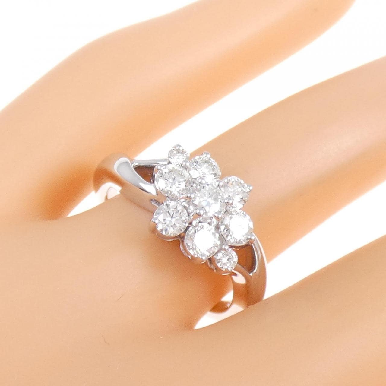 K18WG flower Diamond ring 1.06CT