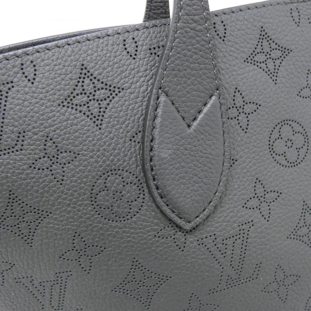 ルイヴィトン マヒナ ブロッサム MM M21851 バッグ