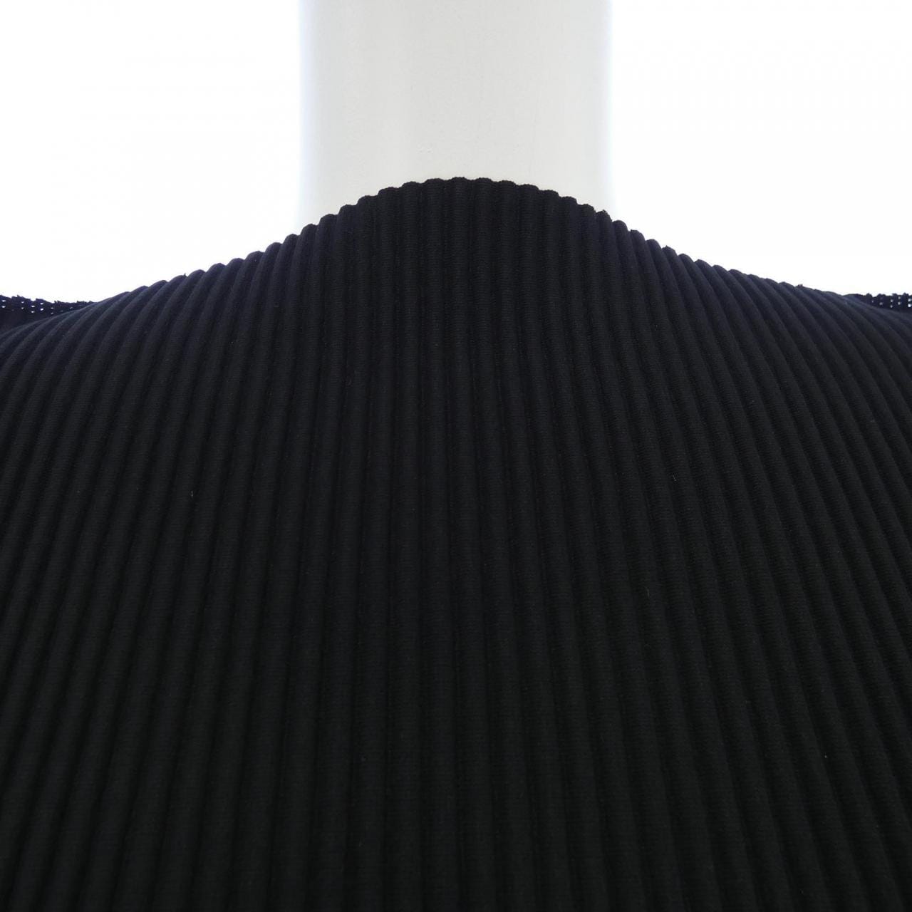 me ISSEY MIYAKE me ISSEY MIYAKE tops