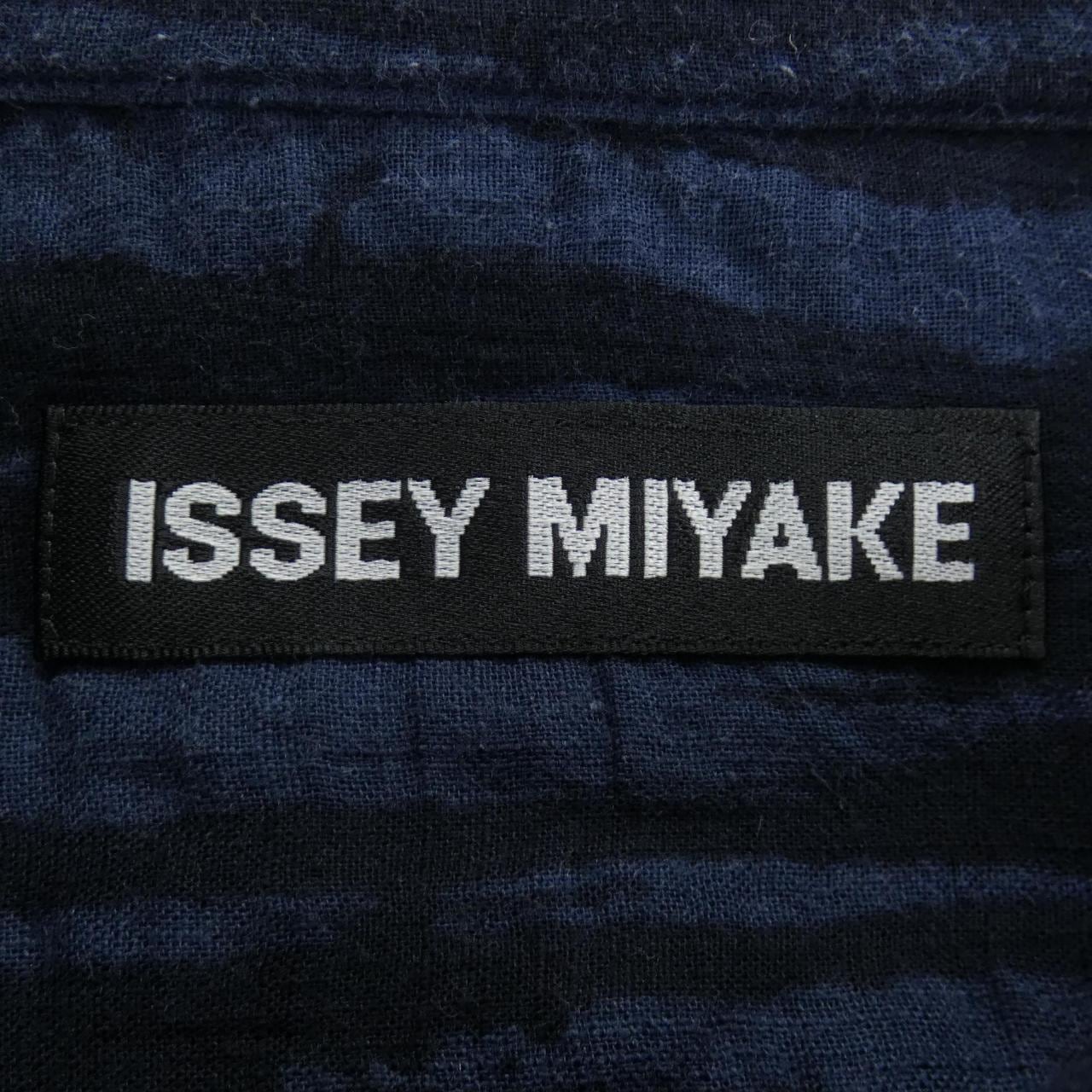 イッセイミヤケ ISSEY MIYAKE ME11FJ093 S／Sシャツ