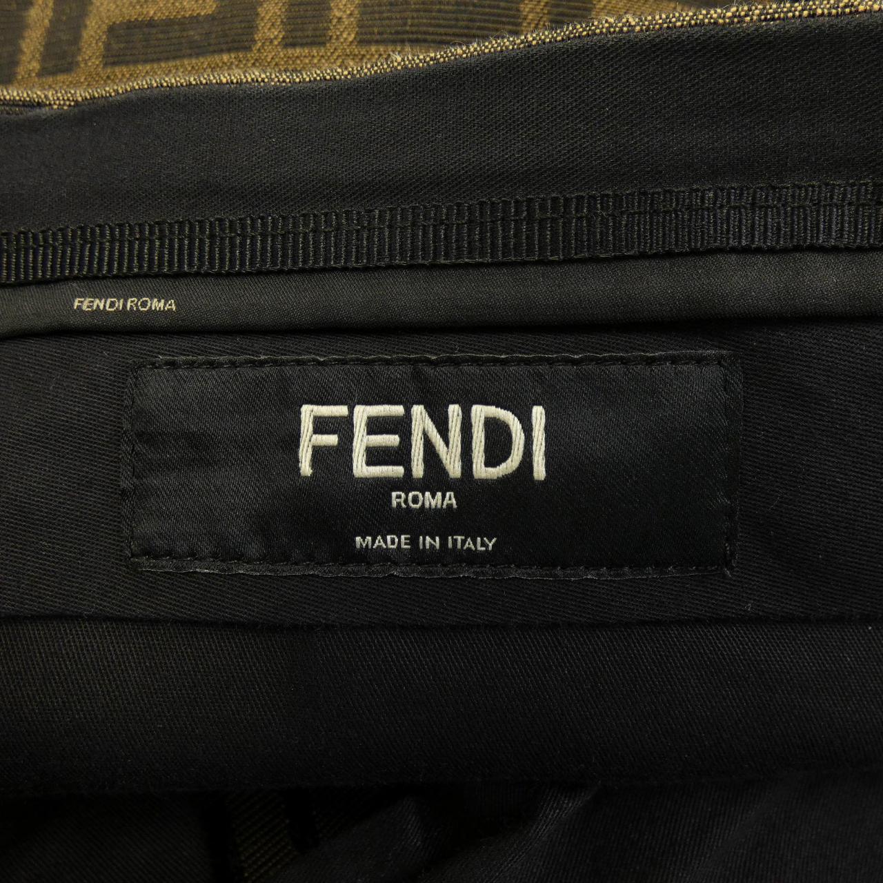 フェンディ FENDI FF FB0521 A6WJ ショートパンツ