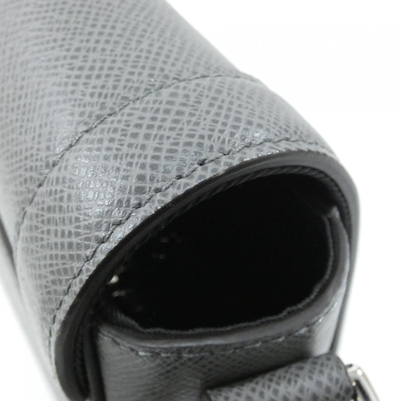 ルイヴィトン タイガ ニュー フラップ メッセンジャー M30808 ショルダーバッグ