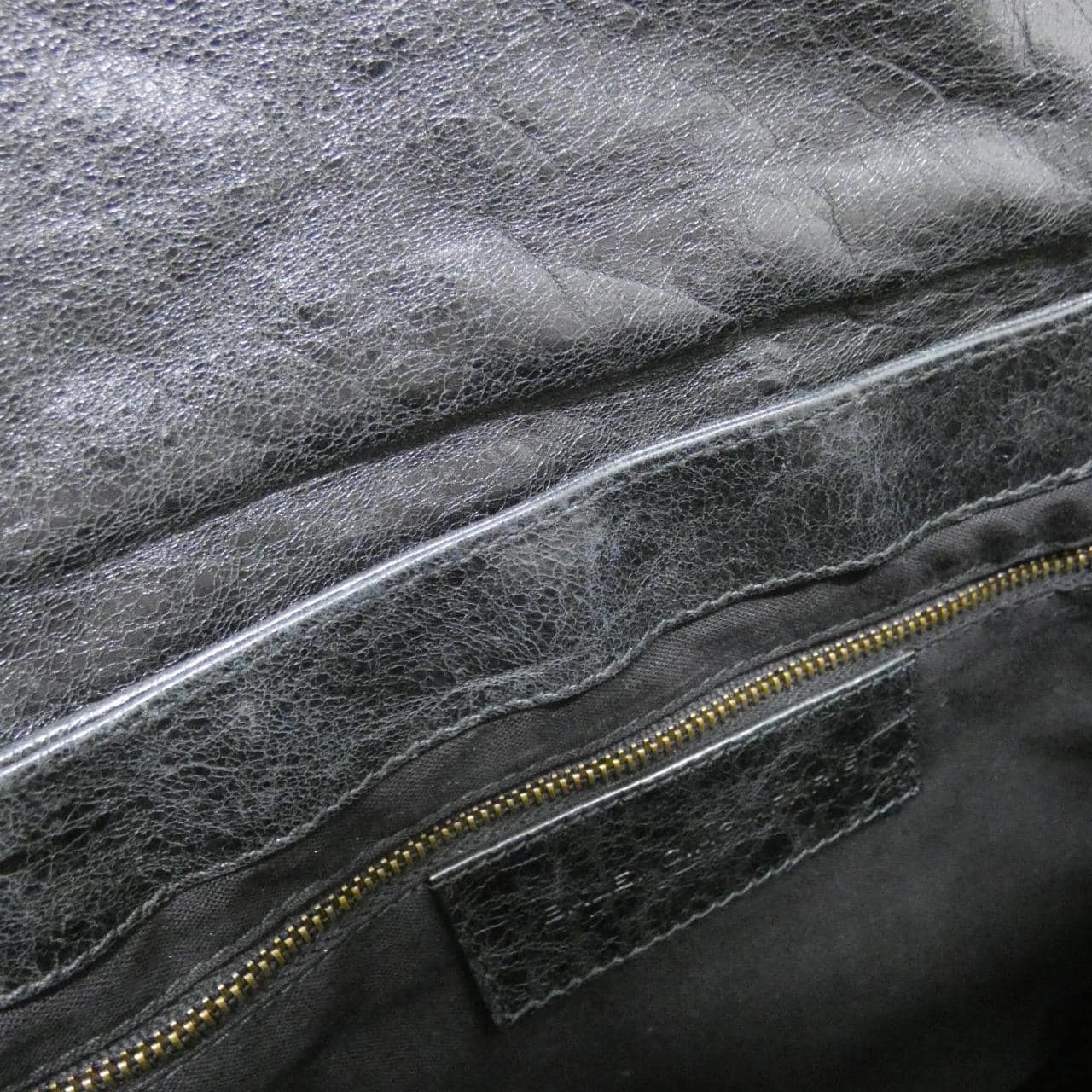 バレンシアガ NEO FOLK 285346 D94IT ショルダーバッグ