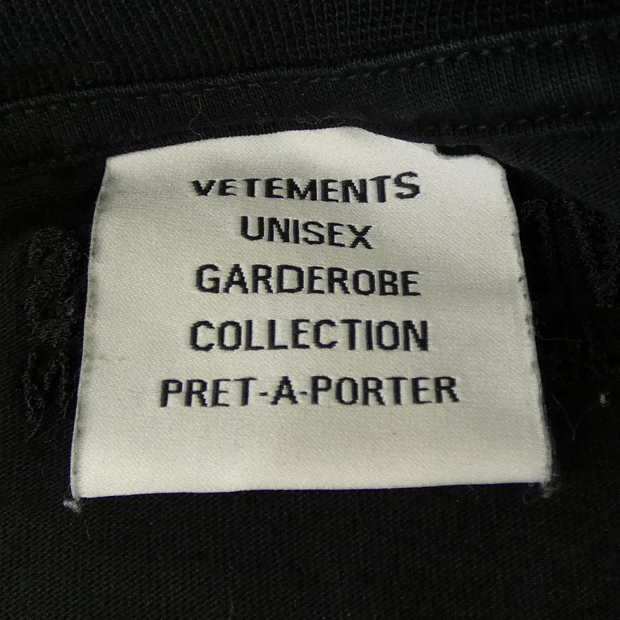 ヴェトモン VETEMENTS UA52TR500S UNISEX Tシャツ