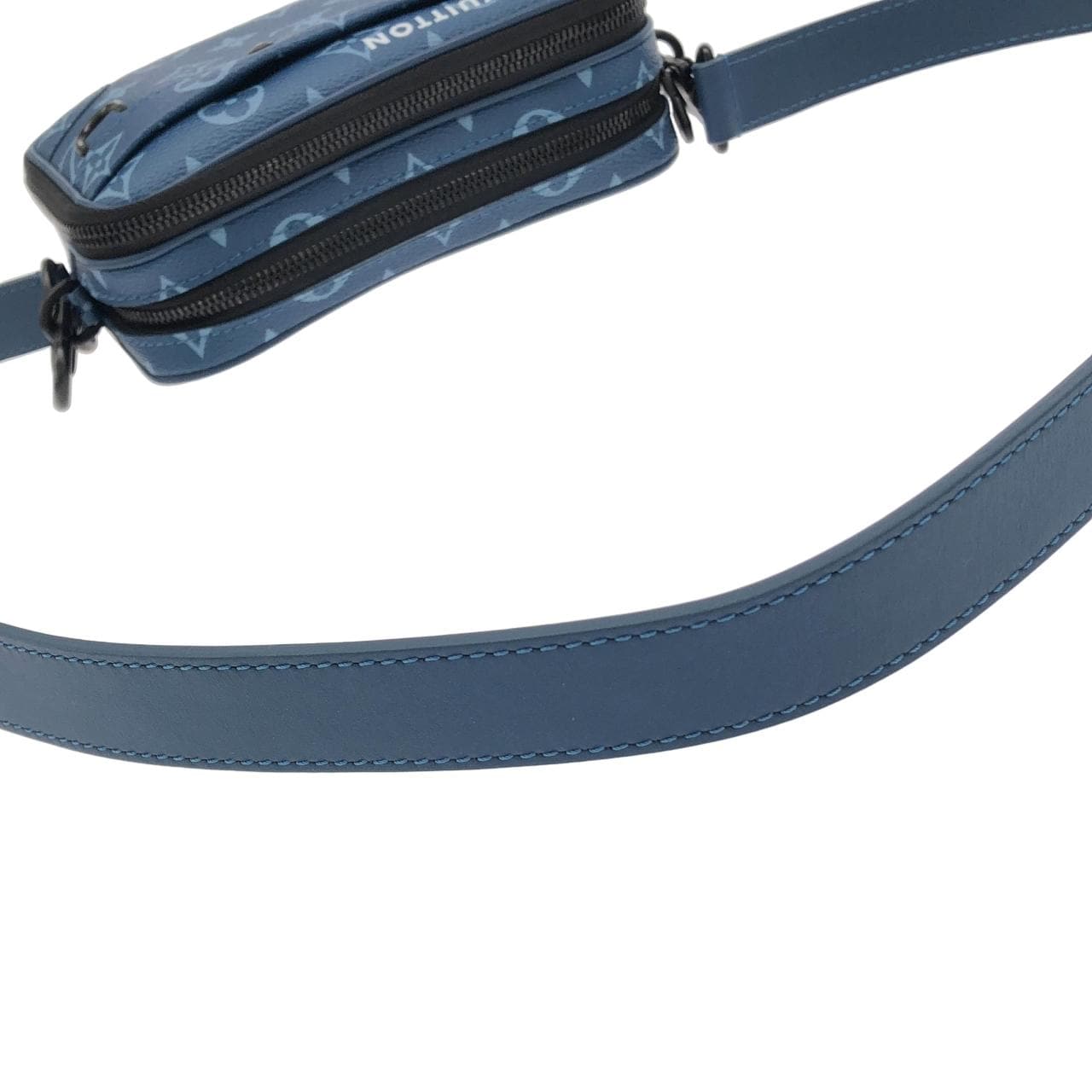 ルイヴィトン モノグラム トーン アルファ ウェアラブル ウォレット M82801 ショルダーバッグ