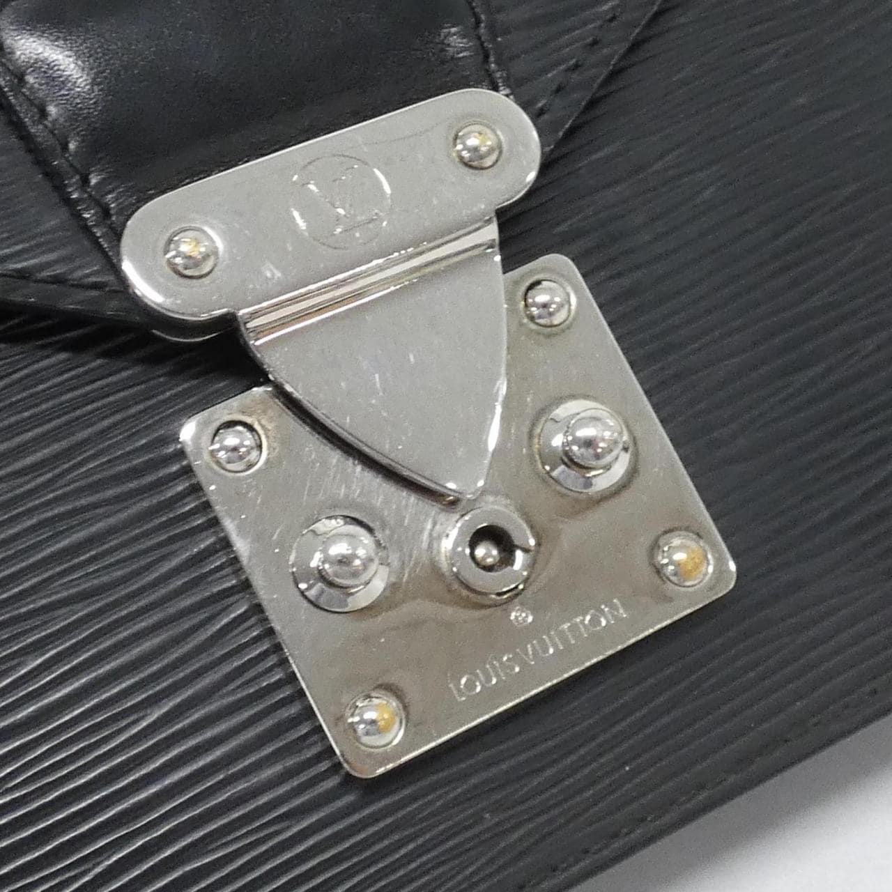 ルイヴィトン エピ ポシェット セリエ ドラゴンヌ M52762 セカンドバッグ