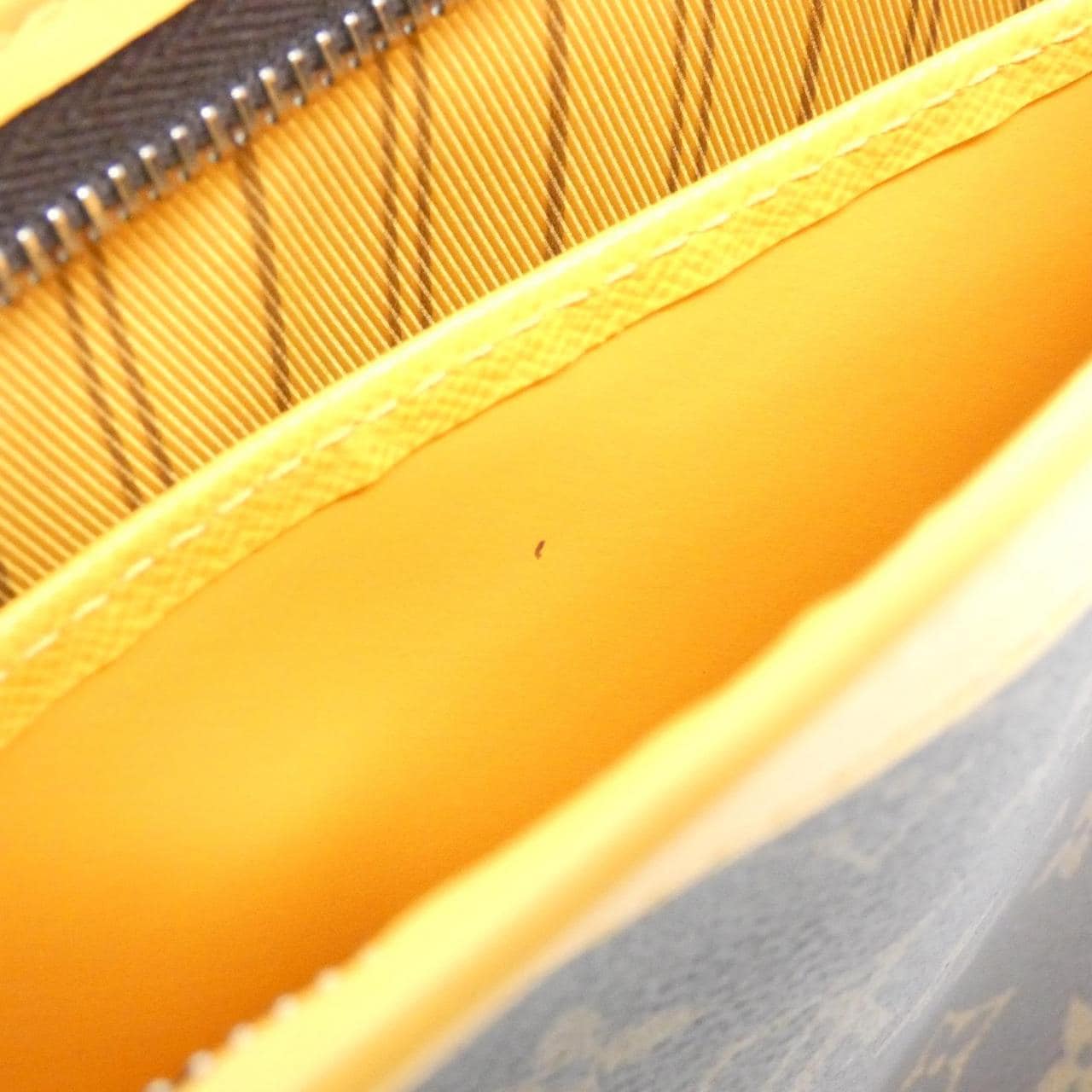 ルイヴィトン モノグラム マカサー ポシェット ヴォワヤージュ MM M12820 セカンドバッグ