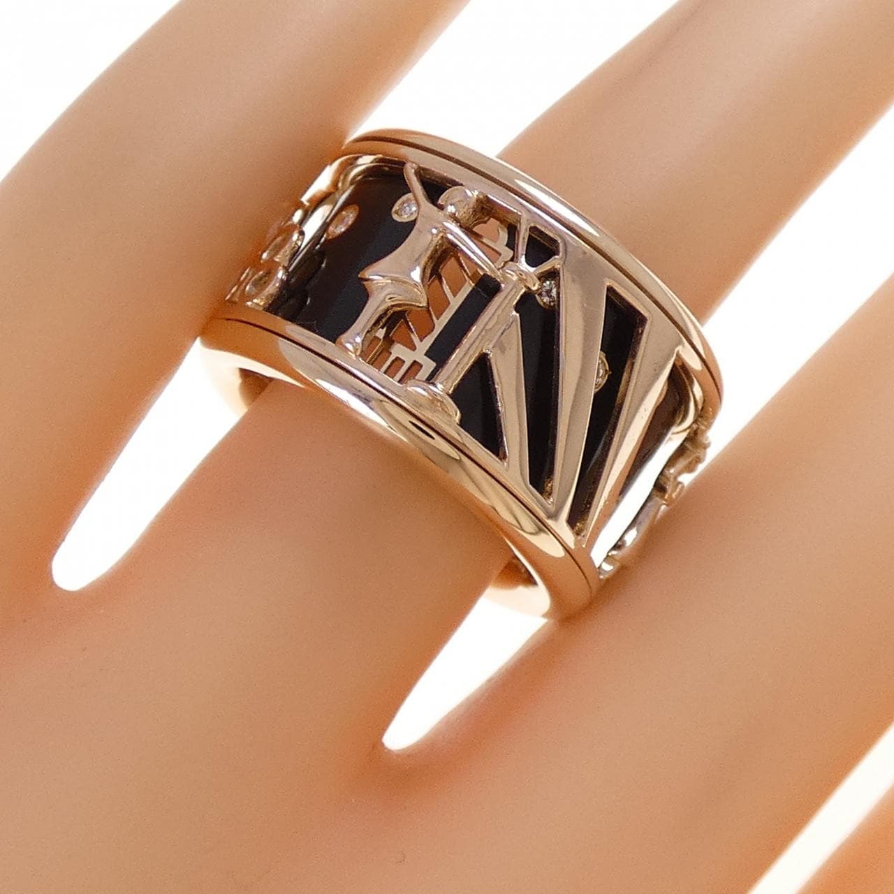 Van Cleef & Arpels Journee à Paris Ring