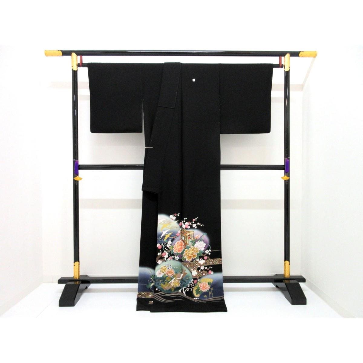 留袖　友禅金彩加工　刺繍入りボカシ染　違い鷹の羽　身幅３Ｌ寸