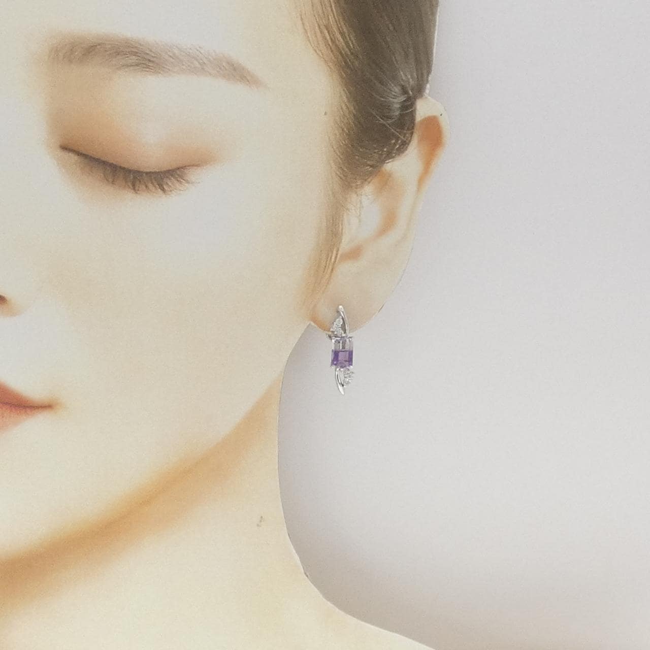 K18WG クオーツ ピアス 3.40CT