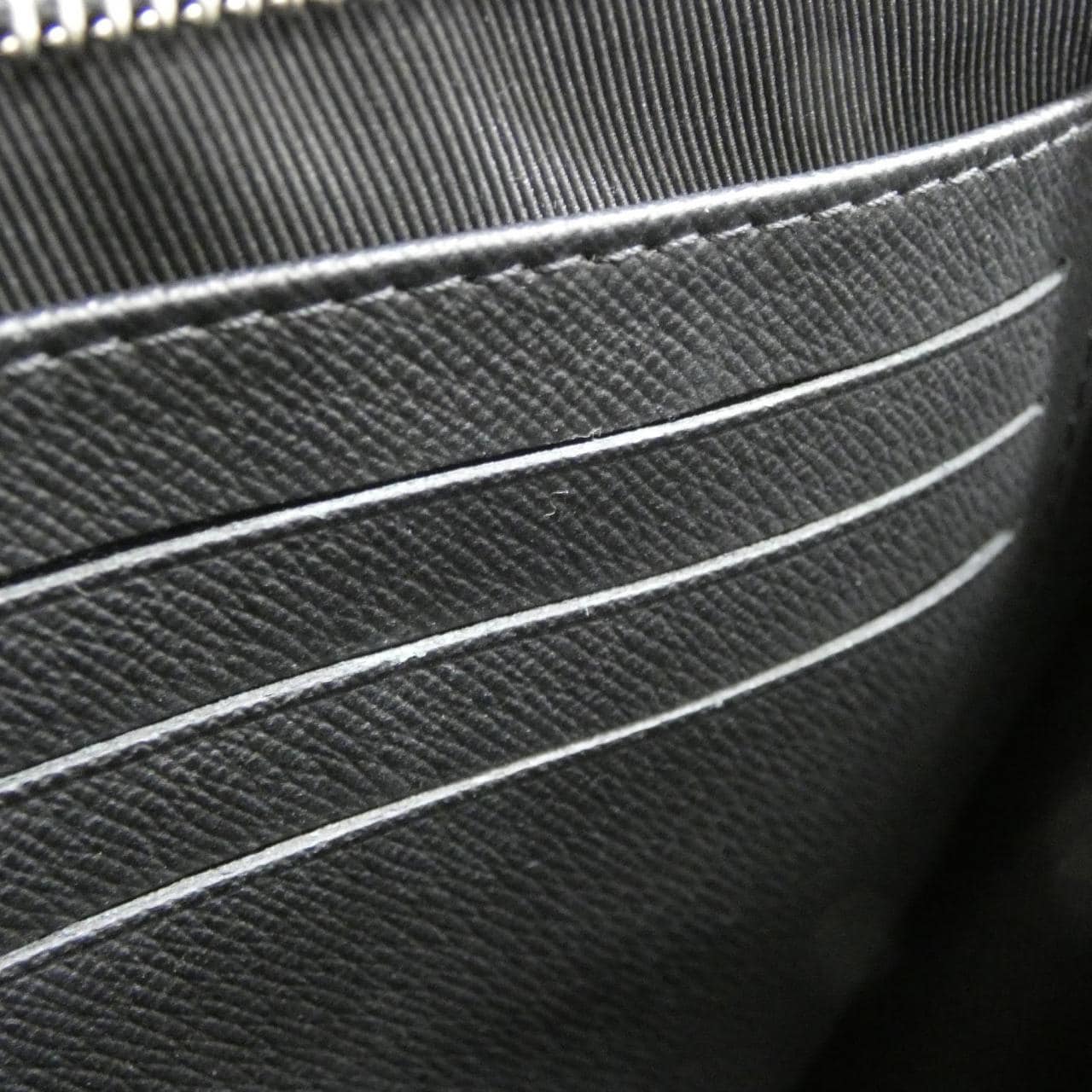 ルイヴィトン タイガ ポシェット ヴォワヤージュ M30450 バッグ