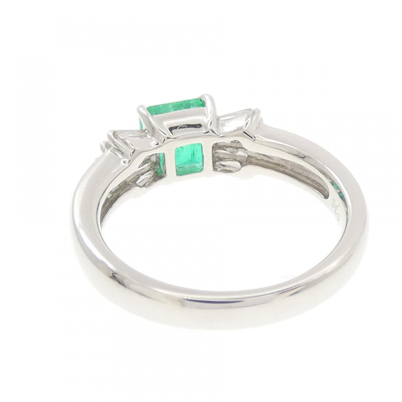 PT900 エメラルド リング 0.77CT