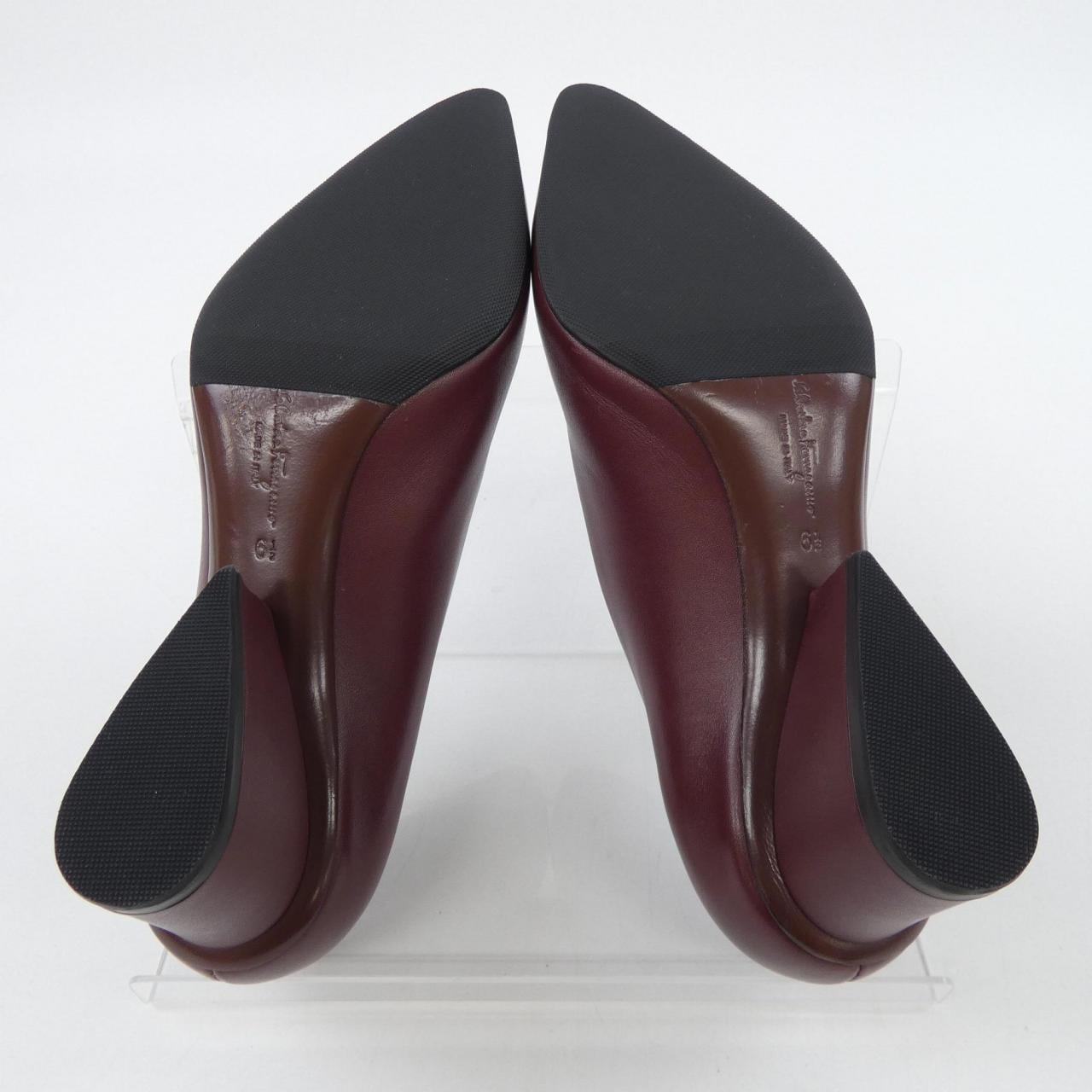 サルヴァトーレフェラガモ SALVATORE FERRAGAMO ZU パンプス