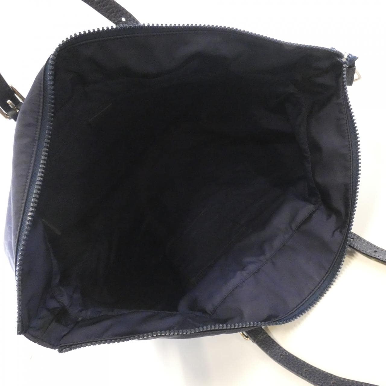 グッチ 387068 KQF1N バッグ