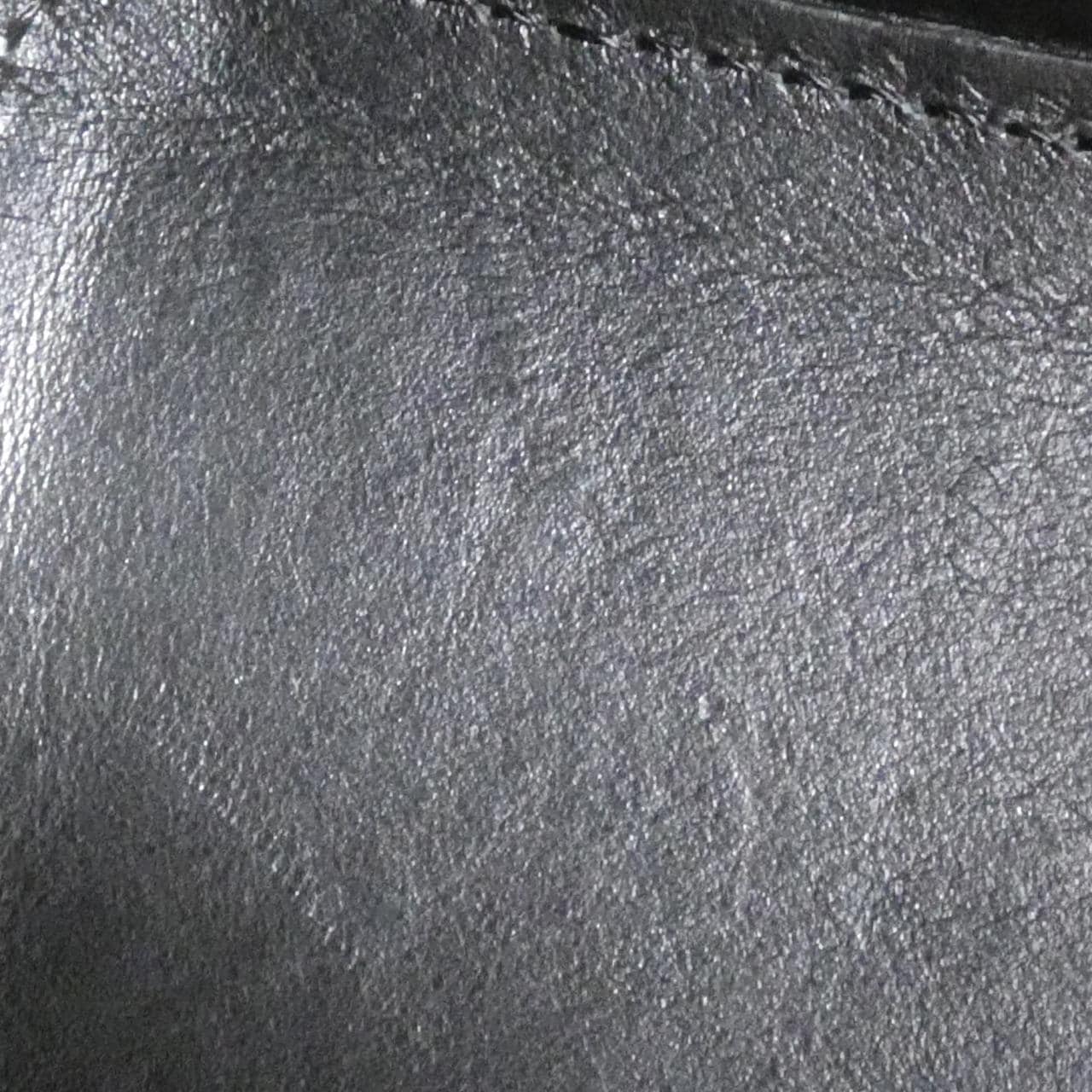 ヴァレンティノガラヴァーニ バッグ