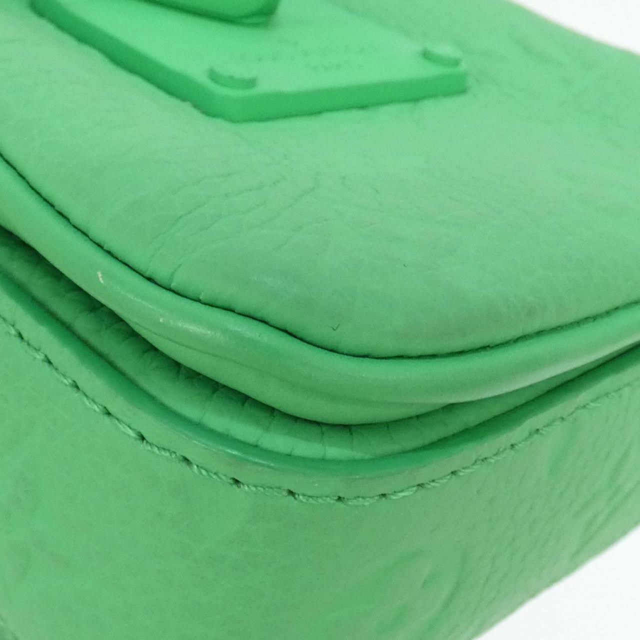 ルイヴィトン トリヨン モノグラム Sロック ヴェルティカル ウエアラブル ウォレット M81525 ショルダーバッグ