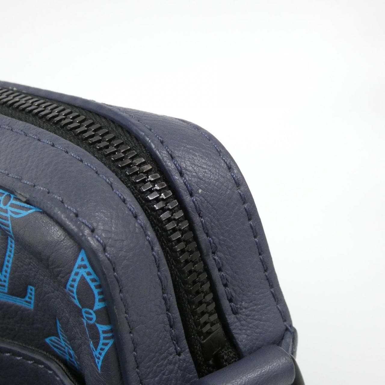 ルイヴィトン モノグラム シャドウ トリオ メッセンジャー M46604 ショルダーバッグ