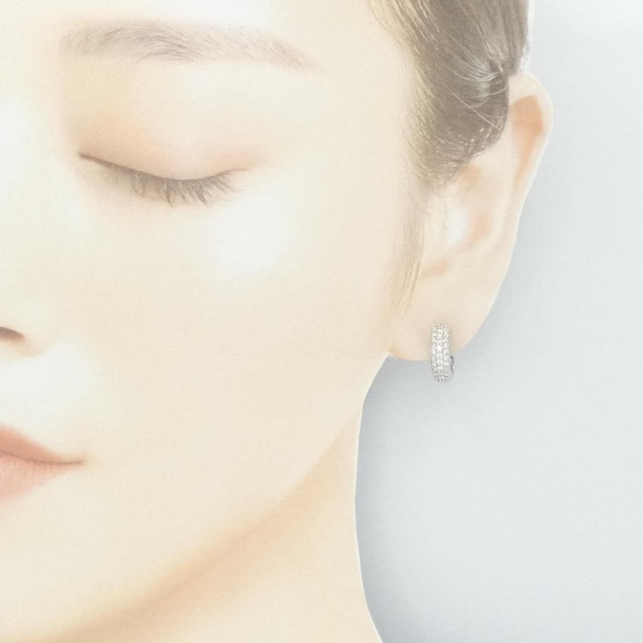 K18WG パヴェ ダイヤモンド ピアス 0.70CT