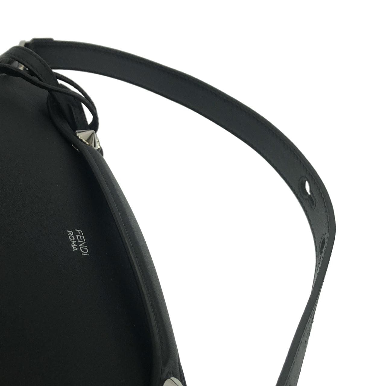 フェンディ バイ ザ ウェイ ミディアム 8BL146 1D5 バッグ