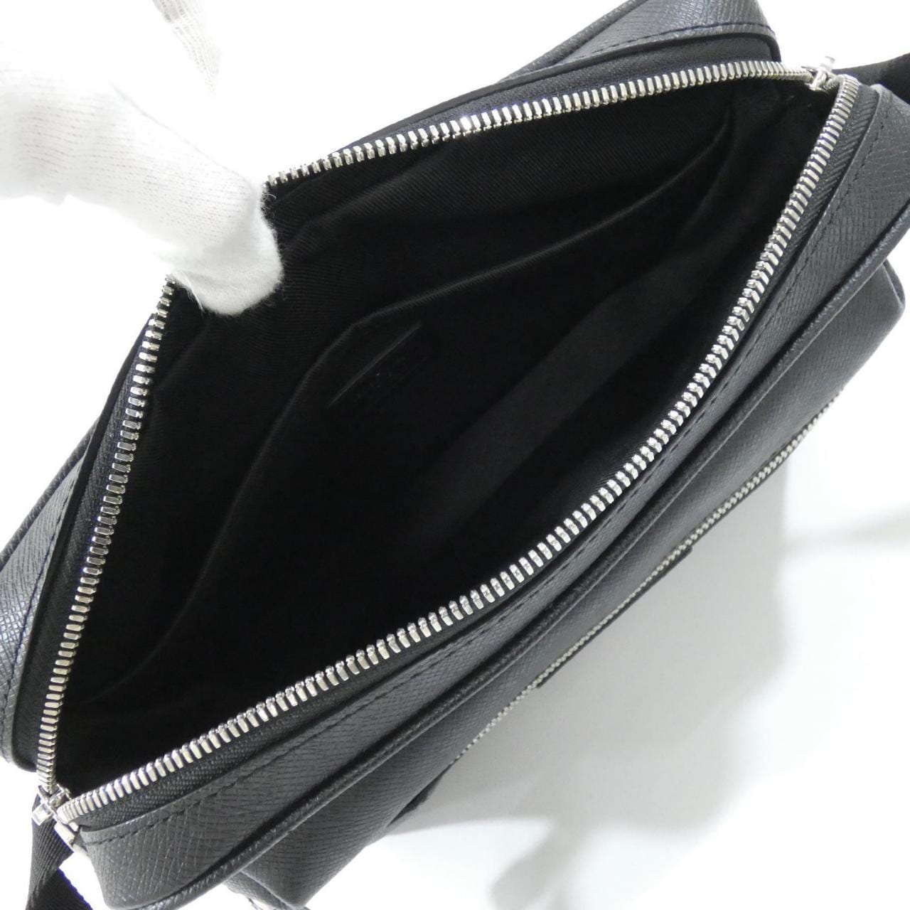 ルイヴィトン タイガ ラマ アウトドア メッセンジャー PM M30233 ショルダーバッグ