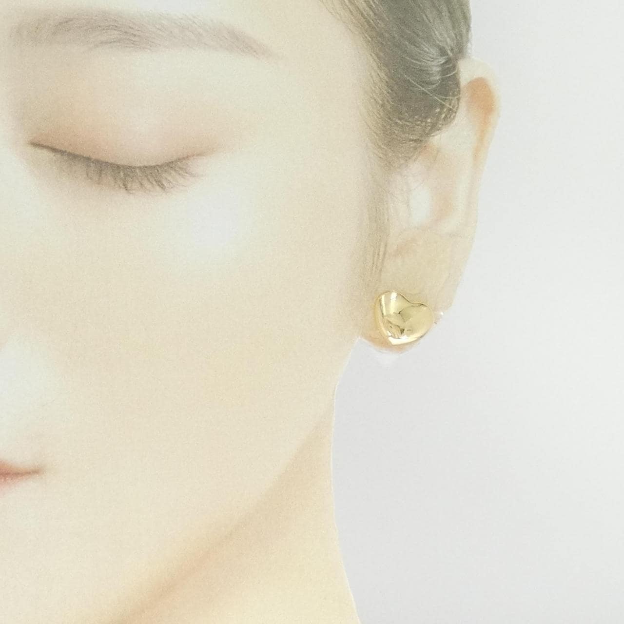 K18YG heart earrings
