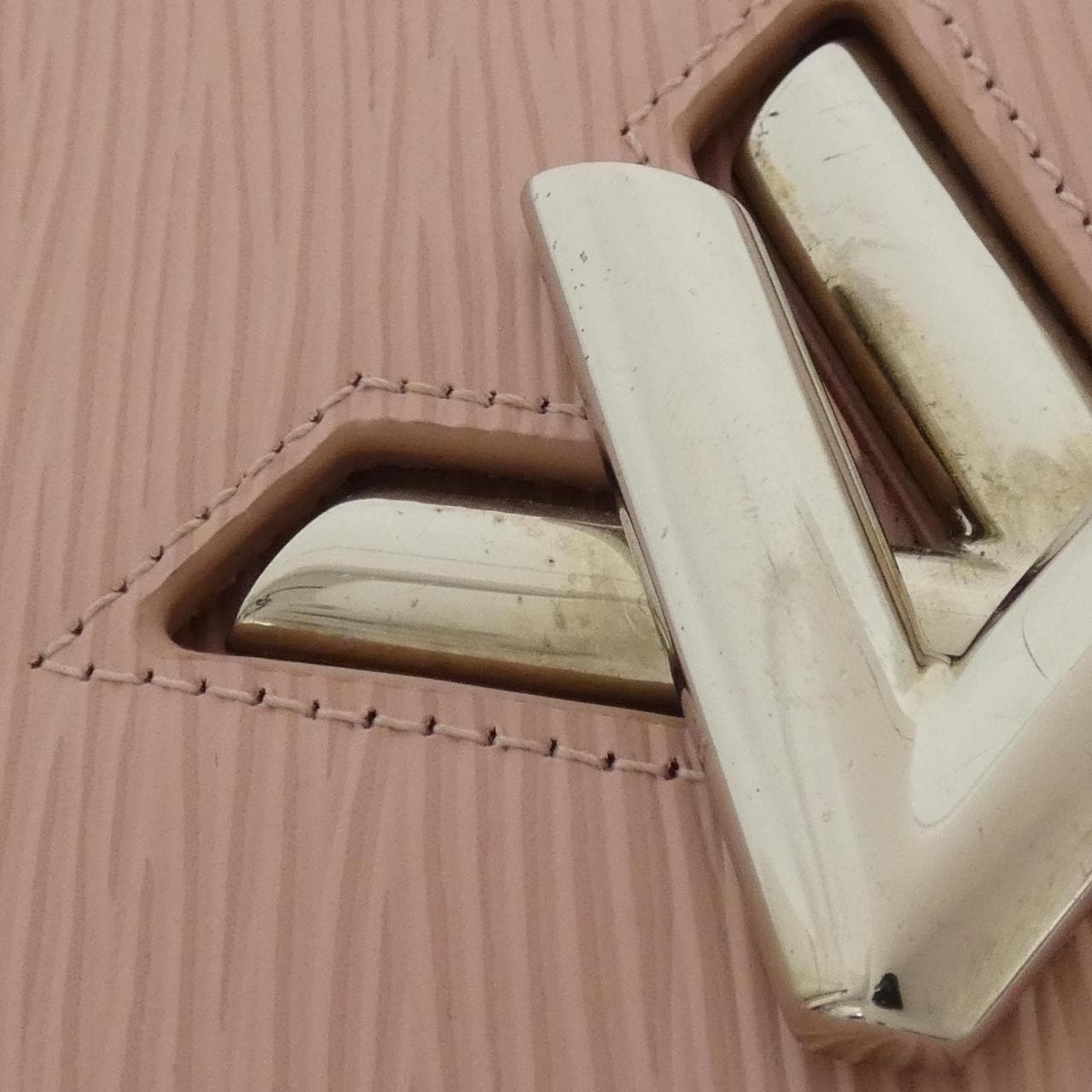 ルイヴィトン エピ ポルトフォイユ ツイスト チェーン M62039 チェーンウォレット