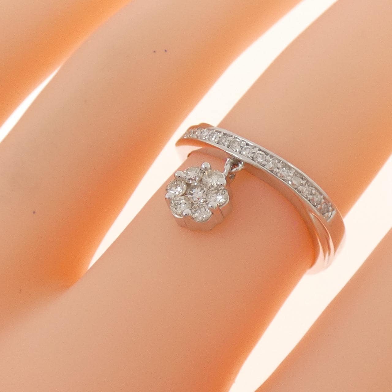 K18WG フラワー ダイヤモンド リング 0.30CT