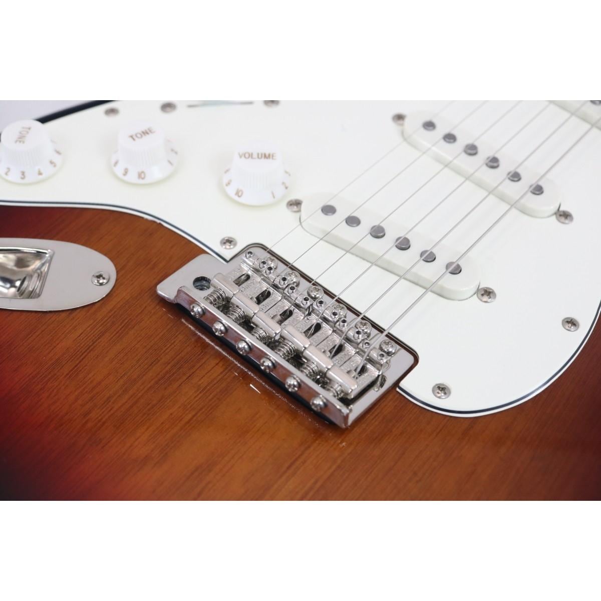 ＳＱＵＩＥＲ　　ＣＶ　６０Ｓ　ＳＴＲＡＴＯＣＡＳＴＥＲ／ＬＨ