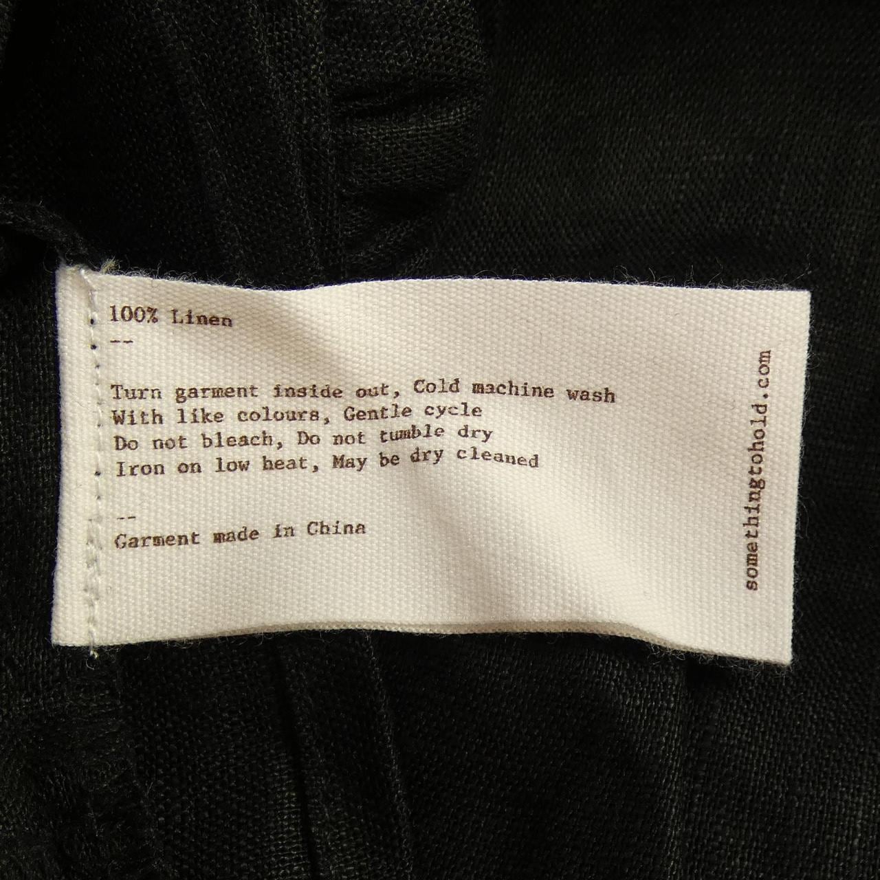 SOMETHING to HOLD トップス