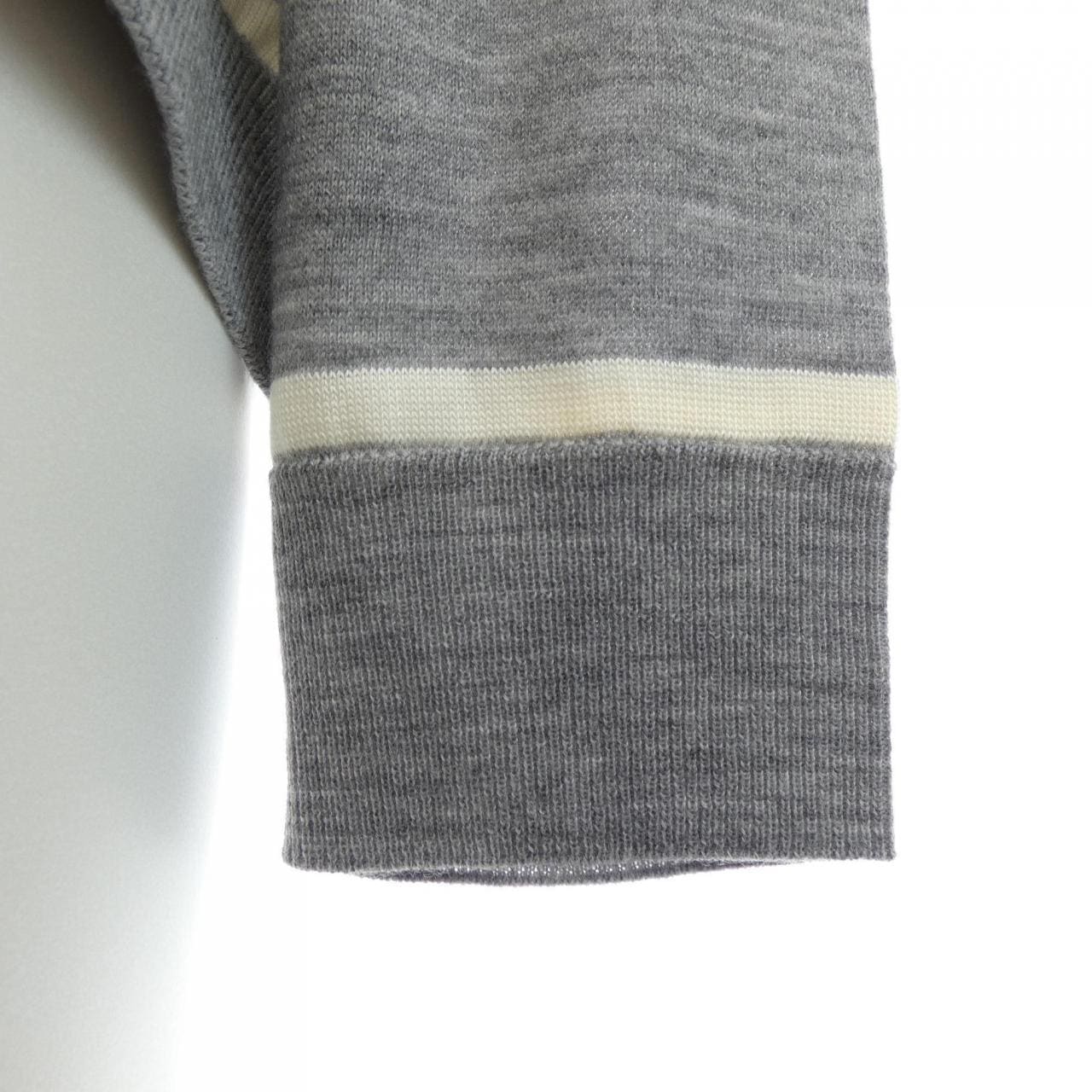 サルヴァトーレフェラガモ SALVATORE FERRAGAMO カーディガン