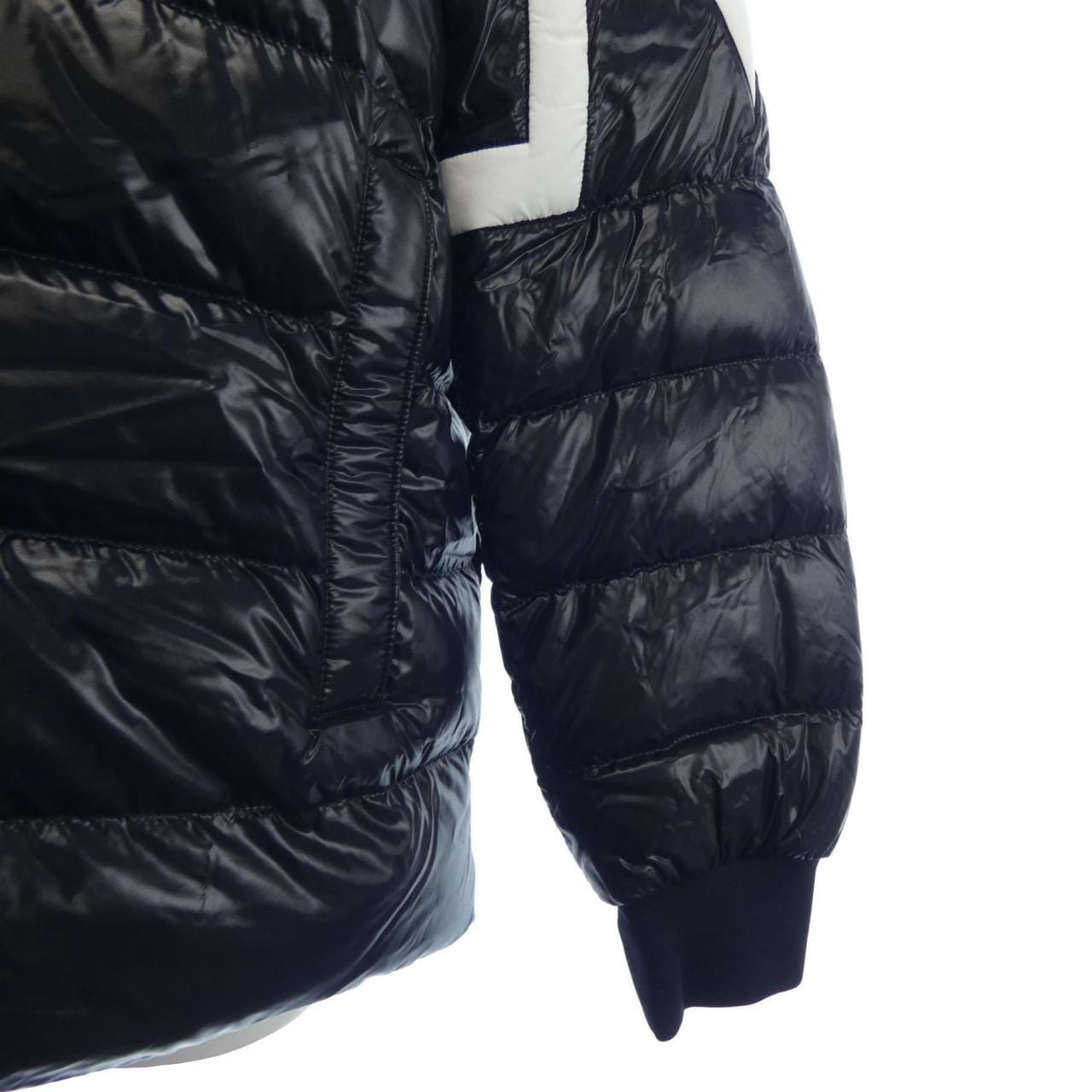 モンクレール MONCLER ダウンジャケット