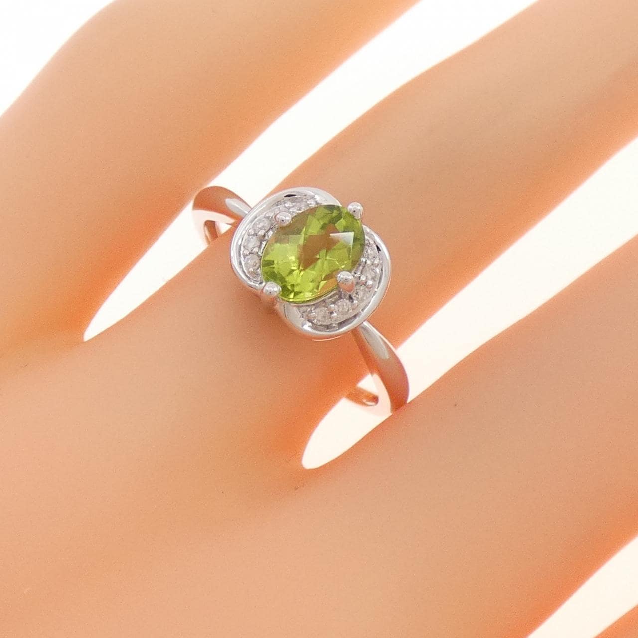 K18WG ペリドット リング 0.92CT