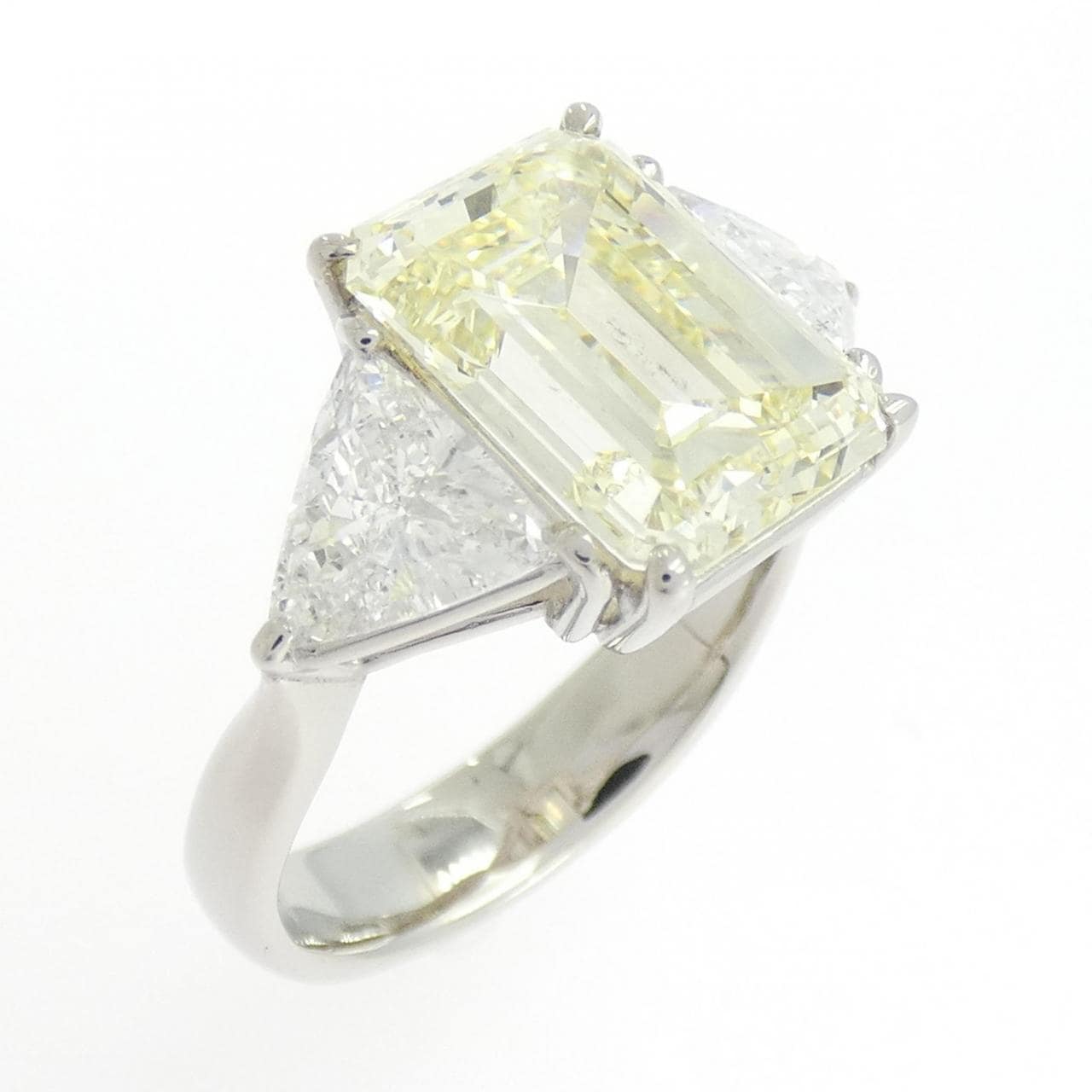 PT900 ダイヤモンド リング 4.106CT FLY VS2 エメラルドカット