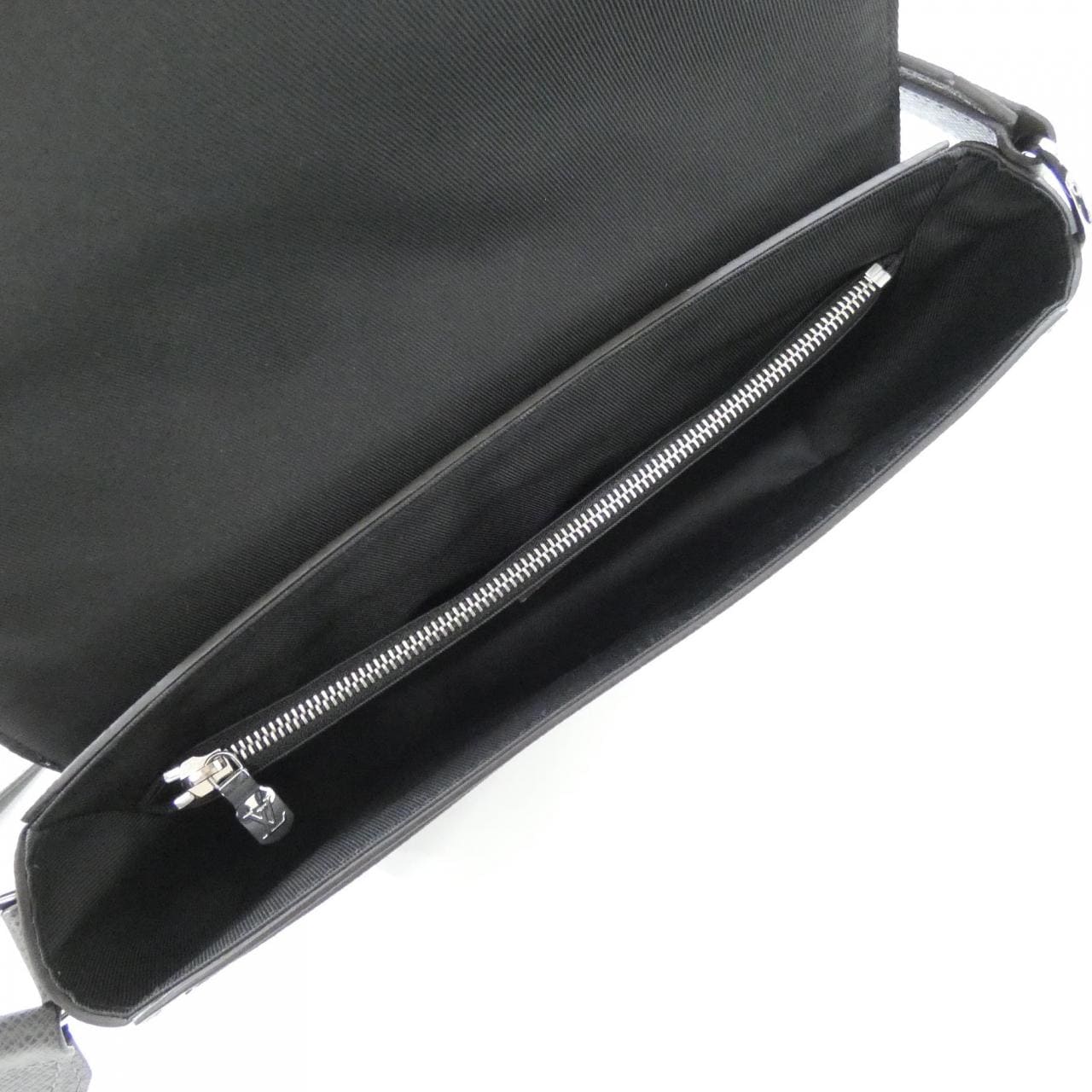 ルイヴィトン タイガ ニュー フラップ メッセンジャー M30808 ショルダーバッグ